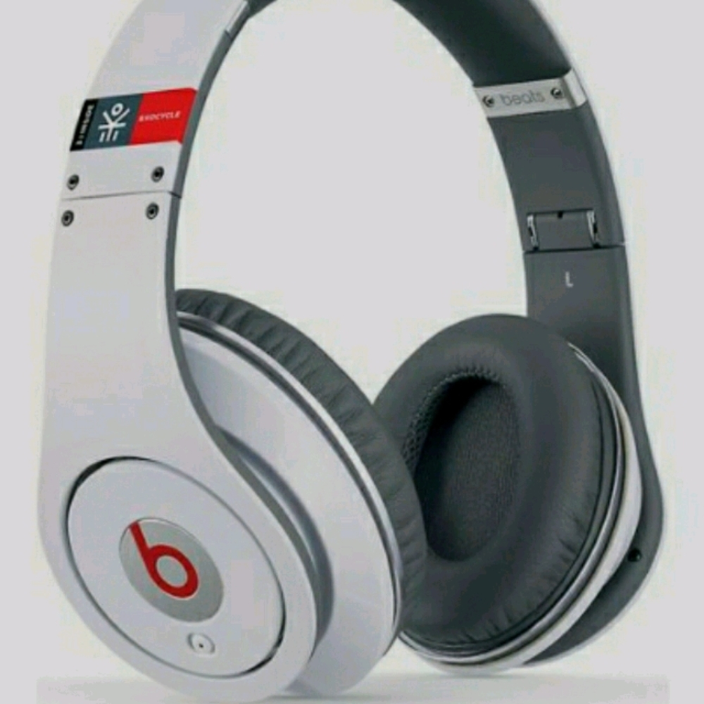 Dre® Studio® EKOCYCLE

Headphones